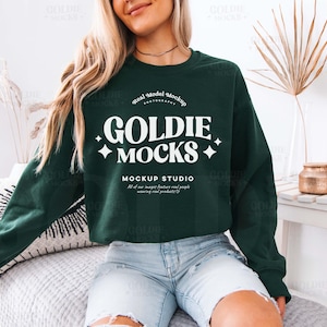 Gildan 18000 Wald Sweatshirt Mockup | G180 Grün Rundhals Sweatshirt Mockup | Echtes Modell Mock | Trendy Casual Neutral Styled Ästhetik