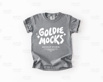 Comfort Colors C9018 grijs T-shirtmodel | 9018 grijs jeugd-T-shirtmodel | Mock-up met echt product | Eenvoudig minimaal neutraal basis T-shirt voor kinderen