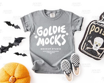 Camiseta cinza Comfort Colors C9018 | Camiseta cinza juvenil 9018 | Modelo de produto real | Camiseta infantil divertida e moderna para o Halloween no outono