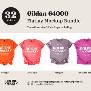 Op de afbeelding: Een flatlay mockup-bundel met 32 Gildan 64000 T-shirts in verschillende kleuren, waaronder oranje, koraal zijde, paragon en heidebes. De shirts hebben de tekst "Goldie Mocks" op de voorkant.