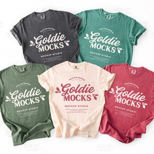 Mockup groepsshirt Comfort Colors C1717 | 1717 Ivoor karmozijnrode peper lichtgroen mos T-shirt | Echte foto | Kleurrijke kerstgroepsmocket