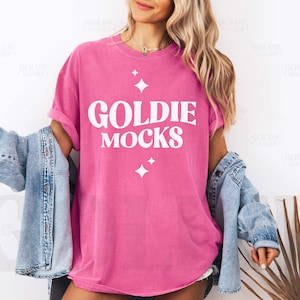 Maquette de chemise Comfort Colors C1717 Crunchberry | Maquette de t-shirt rose CC 1717 | Maquette de modèle réel | Robe t-shirt longue et simple, esthétique