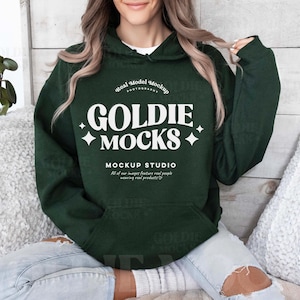 Mockup felpa con cappuccio verde foresta Gildan 18500 / Mockup felpa con cappuccio verde foresta G185 / Modello reale Felpa con cappuccio Gildan 18500 / Neutral Simple Mock