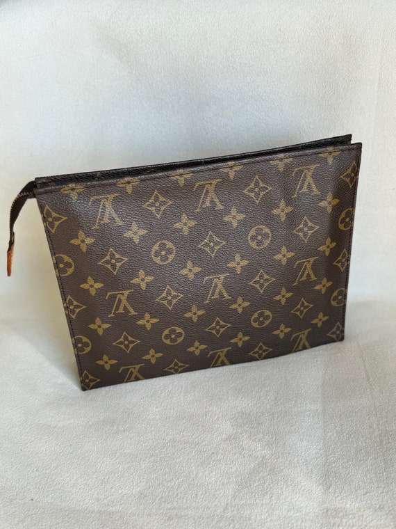 LOUIS VUITTON Monogram Toiletry Pouch 26