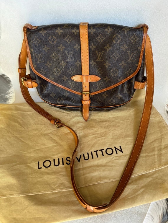 LOUIS VUITTON Monogram Saumur MM (30)