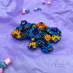 Broche en forme de carte de l'Ukraine indépendante, Produit fait main, Broche en perles de bijoux, Cadeau pour elle, Broche en perles