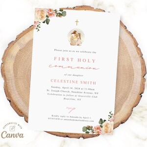 Pode incluir: Um cartão de convite branco com detalhes florais cor-de-rosa e uma cruz dourada. O texto diz "Por favor, junte-se a nós para celebrar a Primeira Comunhão da nossa filha Celestine Smith. Domingo, 14 de abril de 2024 às 11:00. Igreja de São José, Sunshine Avenue, NY. A celebração continuará no Graceville Club, Heartline, NY. Por favor, responda a Amanda até 1 de abril, 651431430 ou amanda@emailaddress.com."