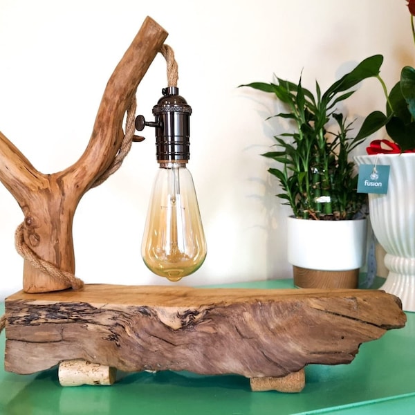 Lampe artisanale en bois et liège