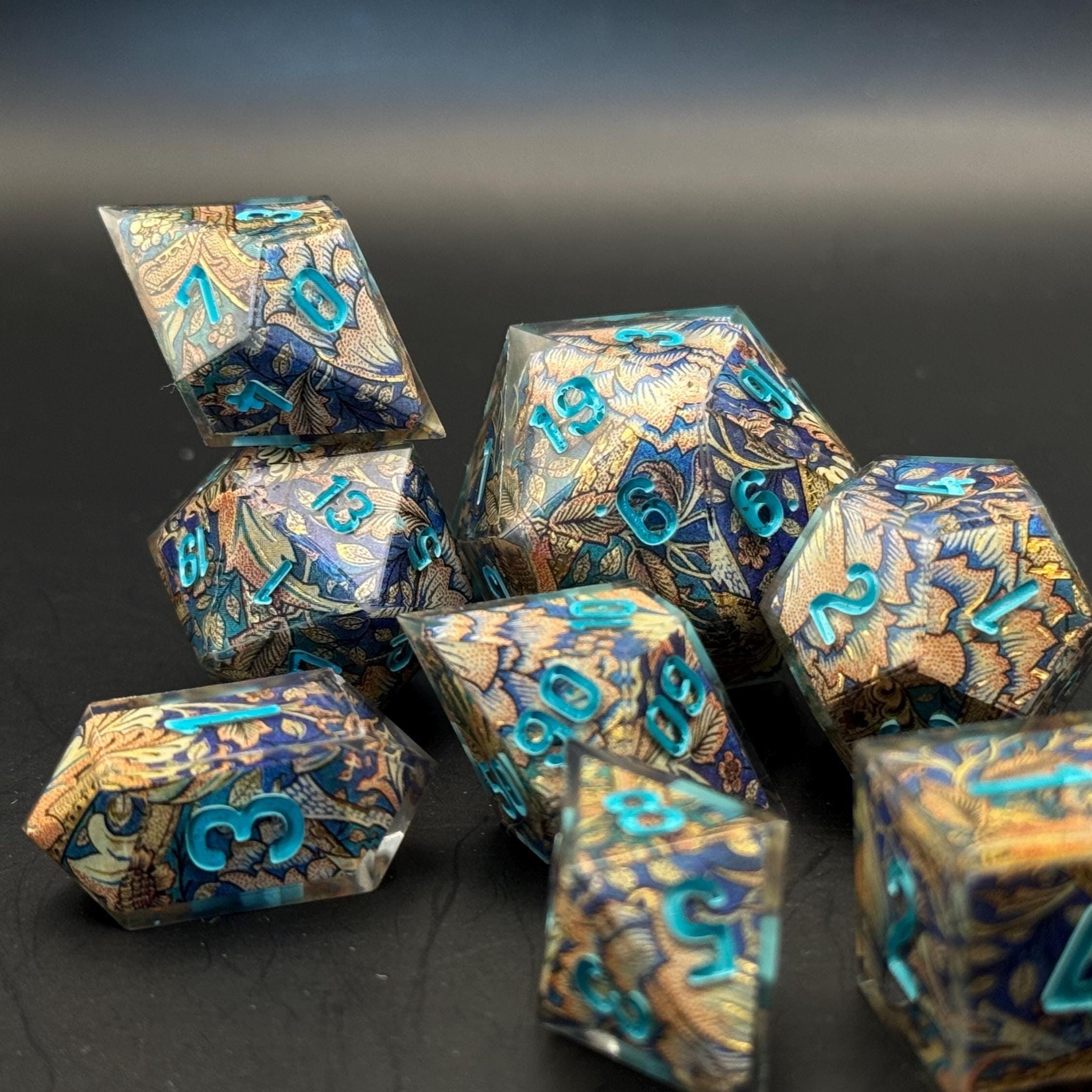 Renaissance Tapestry - inricate flower design shell sharp edge dice set for tabletop roleplaying games, chonk D20 33mm