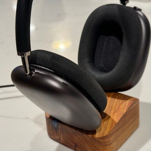 AirPods Max Wireless Charging Stand