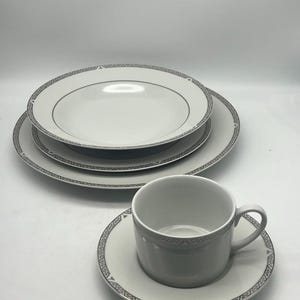 Servizio da tavola vintage Royal Doulton Platinum Porcelain da 5 pezzi