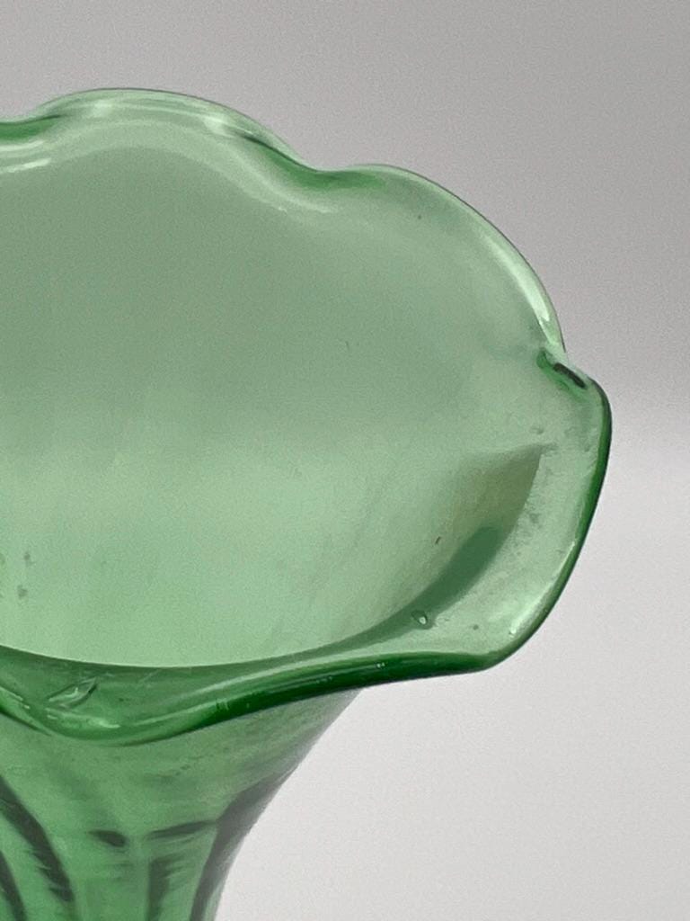 ヴィンテージ グリーン 手吹き花瓶 フリル縁付き - Etsy 日本