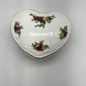 Vintage Royal Albert Old Country Roses Fine Bone China Heart Shaped Trinket Box