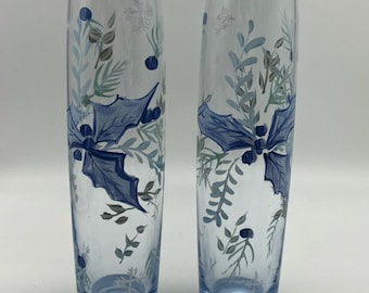 ヴィンテージの装飾的なブルーアートガラスのつぼみ型花瓶。高さ21cm