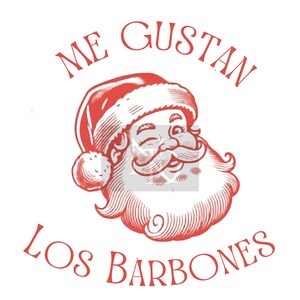 Op de afbeelding: Rode en witte afbeelding van een knipogende kerstman, met de tekst "ME GUSTAN LOS BARBONES" in het rood, in een boog boven en onder de kerstman-illustratie. De kerstman-illustratie is een tekening in vintage stijl.