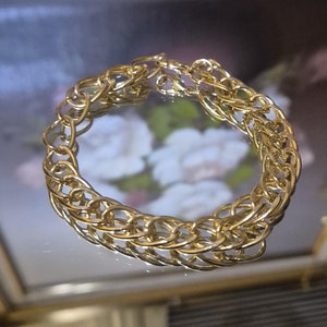 Beautiful Vintage 1980s Gold Tone Chain Link Bracelet - 80s Jewelry- Vintage Bracelet - 1980s