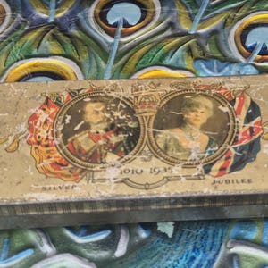 King George V & Queen Mary Silver Jubilee Cadbury Tin - 1910-1935 - Cadbury - 1935 - Silver Jubilee Tins - Vintage Tins