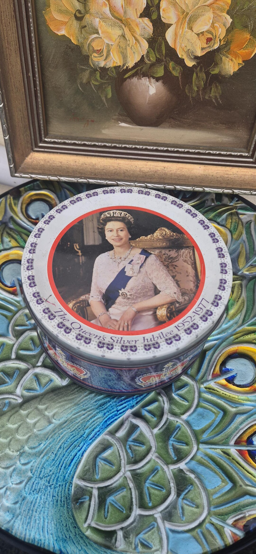 Queen Elizabeth II Silver Jubilee Biscuit Tin - 1952-1977 - Collectable ...