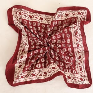 Foulard ROUGE imprimé à fleurs