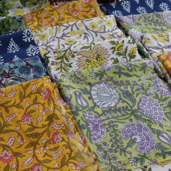 Floral printed scraps bundle - patch fabric scraps cotton - fabric remnants - Quilt fabric scrap - Quilting cotton patches - fat quarter