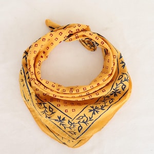 Gelbes Bandana aus Baumwolle Boho Style Baumwolle Halstuch Baumwolle Halstuch Baumwolle quadratischer Schal Geschenk Taschentuch Einzigartiges Boho Bandana
