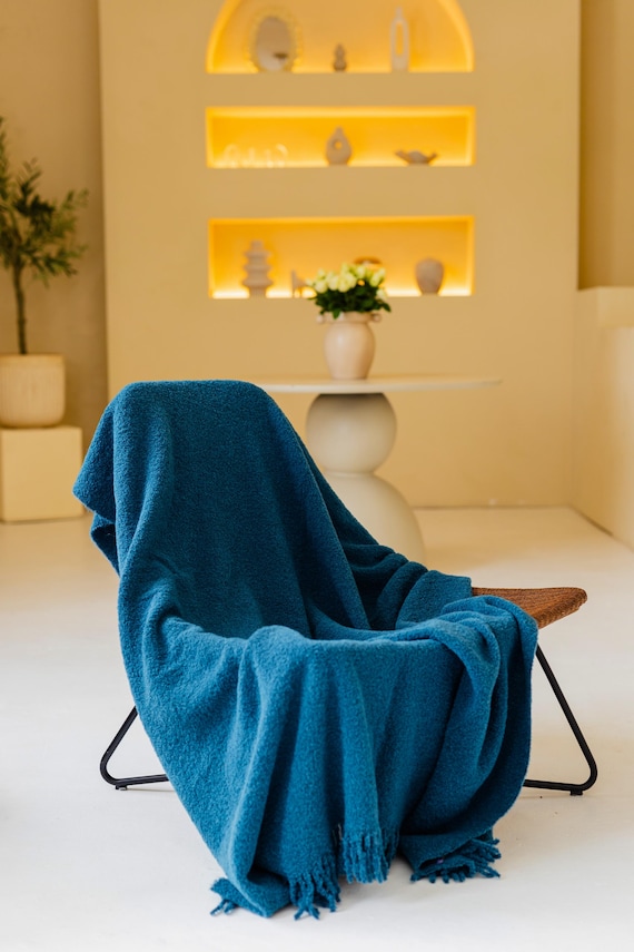 Bouclé-Decke aus Merinowolle 140 x 200 cm – Meeresblau | Gemütlicher handgefertigter Überwurf für Sofa und Bett | Natürliche Wohndekoration (55 x 79 Zoll)
