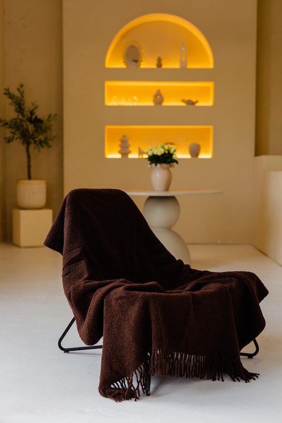 Bouclé-Decke aus Merinowolle 140 x 200 cm – Schokoladenbraun | Gemütlicher handgefertigter Überwurf für Sofa und Bett | Natürliche Wohndekoration (55 x 79 Zoll)