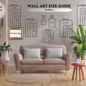 Puede incluir: Una gu&iacute;a de tama&ntilde;os de arte de pared con diferentes proporciones y tama&ntilde;os en pulgadas. La gu&iacute;a muestra las dimensiones de varios tama&ntilde;os de arte de pared, incluyendo 24x34 pulgadas, 20x30 pulgadas, 16x24 pulgadas, 12x18 pulgadas, 10x15 pulgadas, 8x12 pulgadas, 6x9 pulgadas, 5x7 pulgadas, 4x6 pulgadas, 3x4 pulgadas, 2x3 pulgadas, 11x14 pulgadas, 10x10 pulgadas, 9x12 pulgadas, 8x10 pulgadas, 7x9 pulgadas, 6x8 pulgadas, 5x7 pulgadas, 4x5 pulgadas, 3x4 pulgadas, 2x3 pulgadas, 1x1 pulgadas, 20x20 pulgadas, 16x16 pulgadas, 12x12 pulgadas, 10x10 pulgadas, 8x8 pulgadas, 6x6 pulgadas, 4x4 pulgadas, 3x3 pulgadas, 2x2 pulgadas, 1x1 pulgadas, 24x30 pulgadas, 16x20 pulgadas, 12x15 pulgadas, 10x12 pulgadas, 8x10 pulgadas, 6x8 pulgadas, 4x6 pulgadas, 3x5 pulgadas, 2x3 pulgadas, 1x2 pulgadas, 23.4x33.1 pulgadas, 16.5x25.4 pulgadas, 11.7x16.5 pulgadas, 8.3x11.7 pulgadas, 5.9x8.3 pulgadas. La gu&iacute;a se muestra en una pared en un ambiente de sala de estar con un sof&aacute;, una mesa auxiliar y una planta.