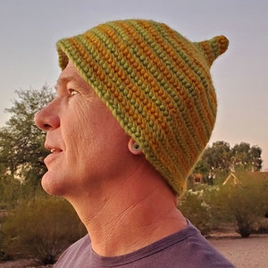 Oslo Stitch Nalbinding Hat 100% Wool, Green and Gold