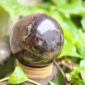 Sfera di granato naturale: pietra di cristallo curativa per la meditazione (95 mm, 1,65 kg)