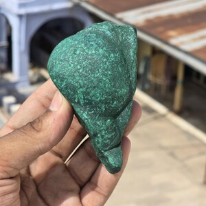 Malaquita natural en bruto, cristal de malaquita, piedras preciosas, espécimen de malaquita, decoración del hogar, regalo de cristal (tamaño aproximado: 10-5 cm)