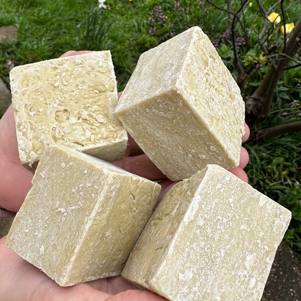 Natürliche Olivenöl und Lorbeeröl Seife. Handmade- ganz natürliche Seife. Palm frei, plastikfrei, Eco Body Wash mit kostenlosem Versand in Großbritannien.