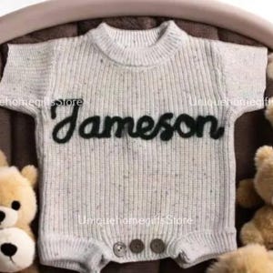 Maglione personalizzato con nome per neonato ricamato a mano: maglia di cotone
