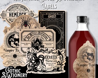 Può includere: Un set di 18 etichette in stile vintage da farmacia con temi spettrali e gotici. Le etichette presentano illustrazioni di un ragno, una strega, un cimitero, un kraken e un vampiro. Le etichette sono stampate su uno sfondo color crema con testo nero e illustrazioni. Le etichette sono perfette per aggiungere un tocco di fascino spettrale alla tua decorazione domestica, ai tuoi lavoretti o ai tuoi regali.