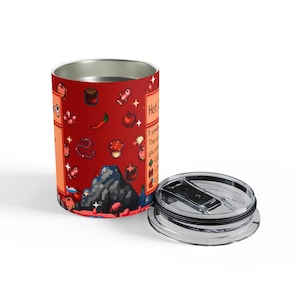 Puede incluir: Un termo rojo con un dise&ntilde;o pixelado que presenta alimentos y el texto "Hot Stuff". El termo tiene un interior plateado y una tapa transparente. El dise&ntilde;o incluye una monta&ntilde;a e iconos de varios alimentos.