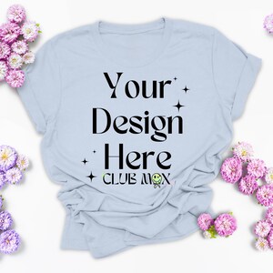Bella Canvas 3001 LICHTBLAUW T-shirtmodel | Mockup voor Moederdag-t-shirt | Mockup paasvakantie | Mockup lente-T-shirt | Mocket mama