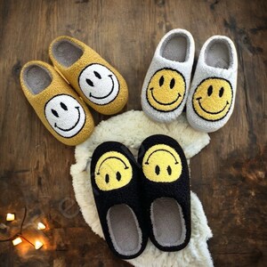 CHAUSSONS SMILEY : JOIE & CONFORT EN JAUNE