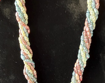 Collier amérindien en corail - France