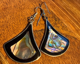 Aretes vintage de abanico de plata y alpaca con incrustaciones de concha de abulón, México, década de 1970
