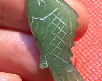 Collar vintage de pez koi de jade verde manzana - Tallado a mano, década de 1960