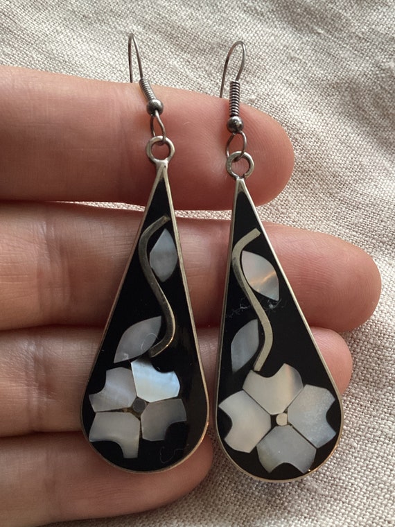 Gorgeous Alpaca Teardrop Earrings With Abalone Flo