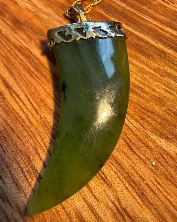 70s Taiwan Speckled Nephrite Jade Horn Claw Pendant on Gold Filled