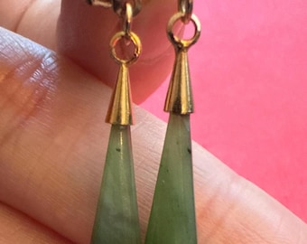 Vintage jaren 60 appelgroene nefrietjade druppeloorbellen - gold filled