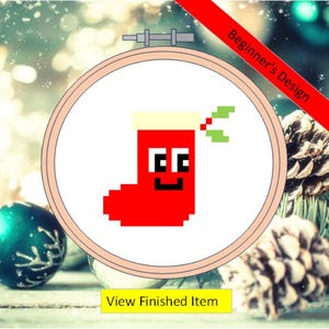 Lustiges Weihnachtskreuzstichmuster. Nikolausstiefel mit lachendem Gesicht. Spaß als Geschenk, Karte, gerahmt oder Dekoration - digitales pdf