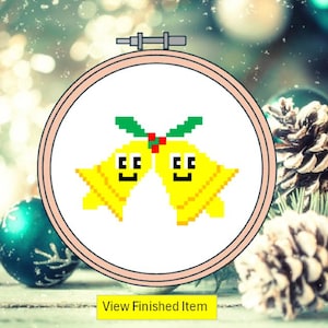 Lustiges Weihnachtskreuzstichmuster. Glöckchen mit Smiley Gesicht und Stechpalme Sofort Download. Spaß als Geschenk, Karte, gerahmt oder Dekoration - digitales pdf.