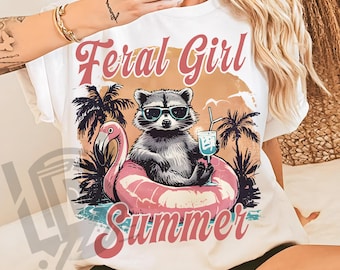 Vild flicka sommar png, sublimeringsdesign, strandskjorta png, rolig tvättbjörnskjorta png, sommarskjortadesign, rolig sommar png, sommartvättbjörn