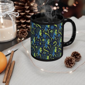Eleganz in einem Schluck: Die Grafik-Schwarz-Kaffeebecher der anspruchsvollen Frau!
