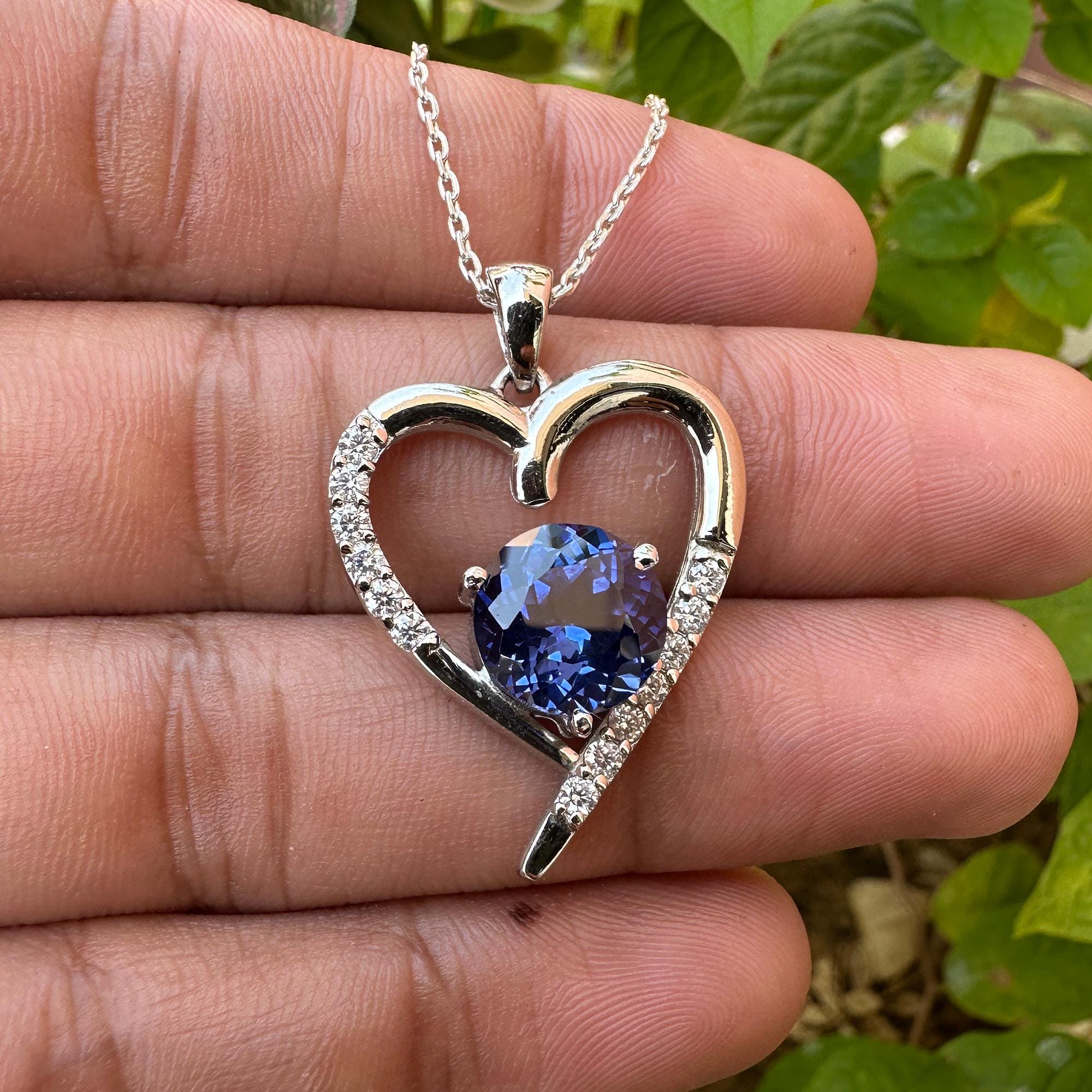 lab-grown-diamond-natural-blue  Diamond Saphire Heart Pendant .25TDW .75KTS 18KT display picture 1