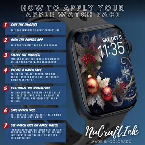 Może przedstawiać: Niebieski Apple Watch z niestandardową tarczą zegarka przedstawiającą zimową scenę z czerwonymi jagodami, zielonymi liśćmi i złotą ozdobą. Tarcza zegarka wyświetla r&oacute;wnież datę i godzinę: "SOB, 5 PAŹ 11:35". Tekst "NuCraft Ink MADE IN COLORADO" jest wyświetlany pod zegarkiem.