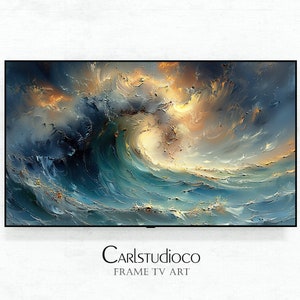 Peut inclure: Une peinture abstraite encadrée représentant une grande vague qui se brise dans une mer orageuse. La vague est d'un bleu profond et vert, avec des touches d'or et de blanc. Le ciel est d'un gris orageux avec des stries orange et jaunes. La peinture est encadrée dans un cadre noir. Le texte "Carlstudioco FRAME TV ART" est imprimé sous la peinture.